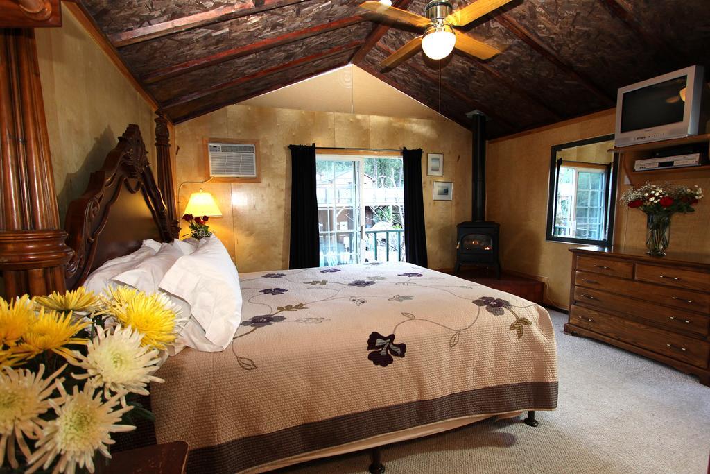 The Woods Hotel - Gay Lgbtq Cabins Герневилл Экстерьер фото