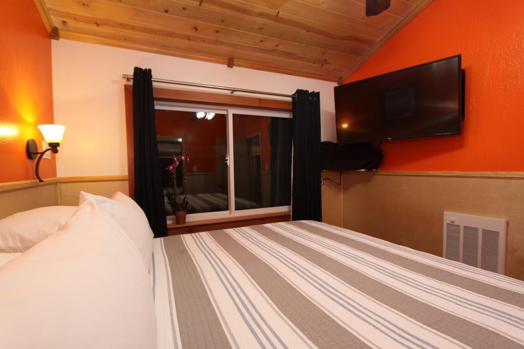 The Woods Hotel - Gay Lgbtq Cabins Герневилл Экстерьер фото