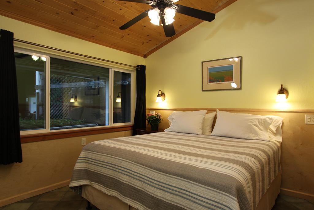 The Woods Hotel - Gay Lgbtq Cabins Герневилл Экстерьер фото
