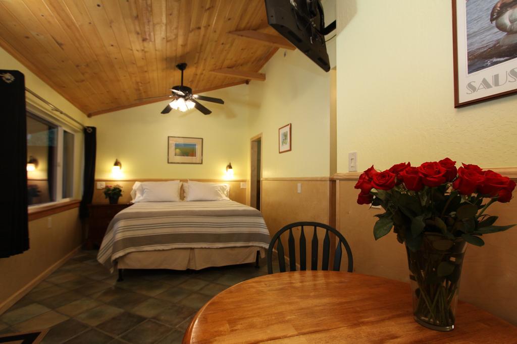 The Woods Hotel - Gay Lgbtq Cabins Герневилл Экстерьер фото