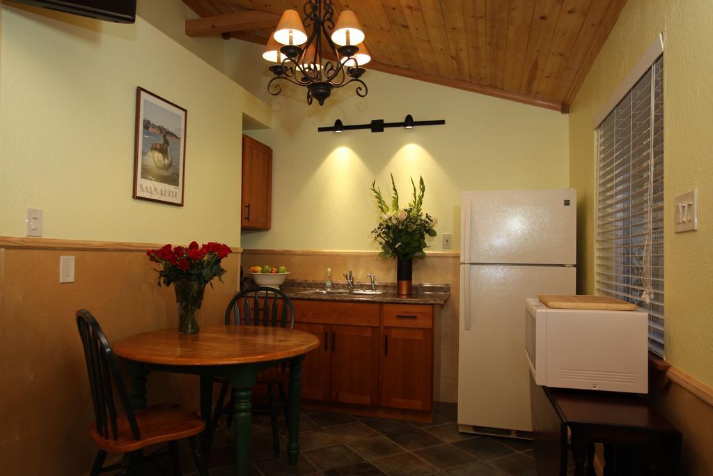 The Woods Hotel - Gay Lgbtq Cabins Герневилл Экстерьер фото